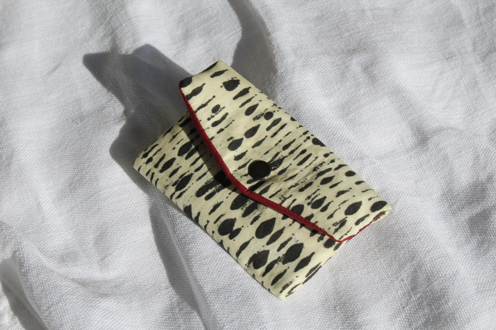 Snap Pouch — Ink Spot